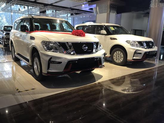 18款日产途乐促销展位现车手续齐分期付