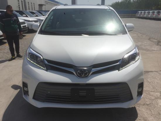 2018款丰田塞纳能媲美埃尔法的商务MPV