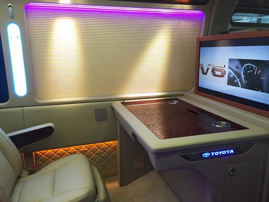 豪华游艇内饰 丰田考斯特10座改装价格