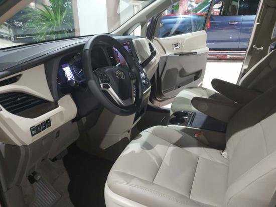 18款丰田塞纳棕色展厅现车可以开公户票