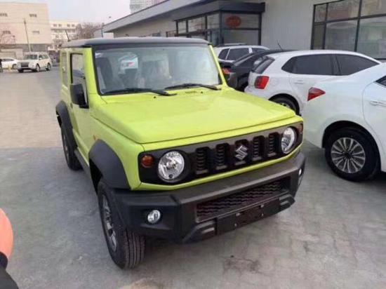 2019款铃木吉姆尼硬派越野车店内现出售