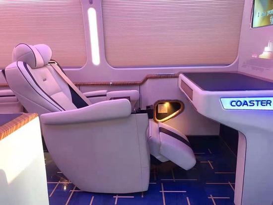 新款丰田考斯特豪华版外观图片 4.0六缸客车