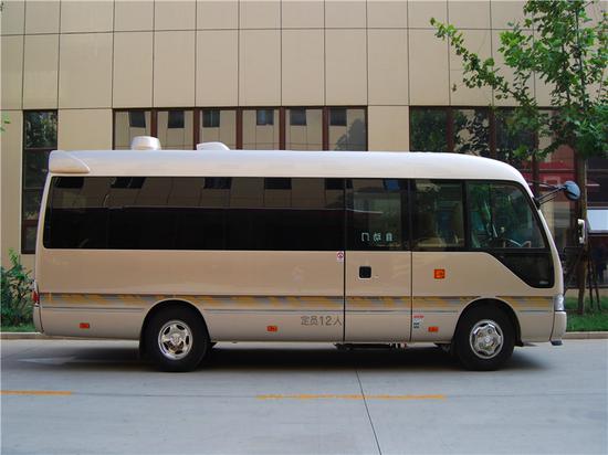 丰田考斯特改装后的价格 行驶都熠熠生辉