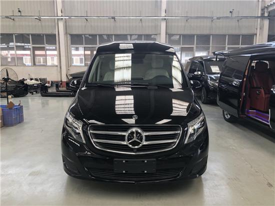 奔驰V260L改装六座商务车顶级配置低调沉