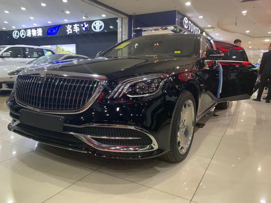 店内现车19款奔驰迈巴赫S560外观更大气