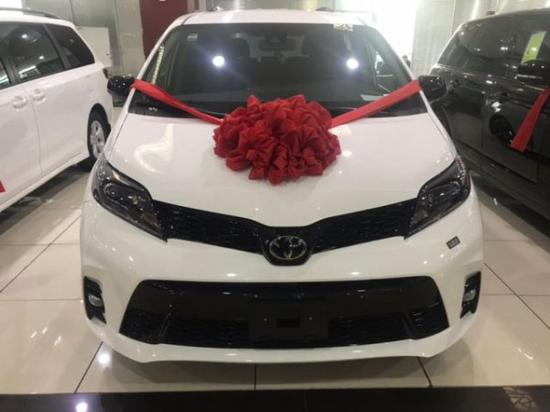 20款丰田塞纳四驱SE与众不同极富运动感