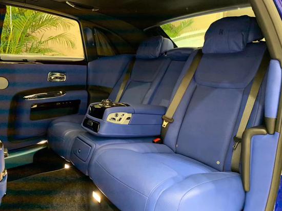 2020款劳斯莱斯古思特暗黑元素更显神秘