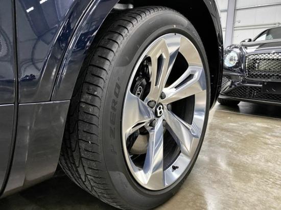 20款宾利添越国六汽柴油及3.0T夏季待售