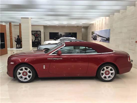 劳斯莱斯曜影出众表现屏气凝息地去敬畏