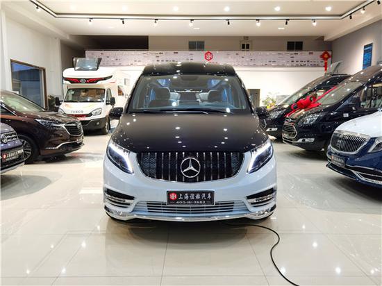 上海奔驰威霆高顶黑白双拼价格多少