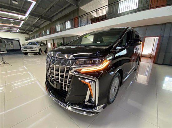 丰田埃尔法改装四座天鹅版智慧设计内饰