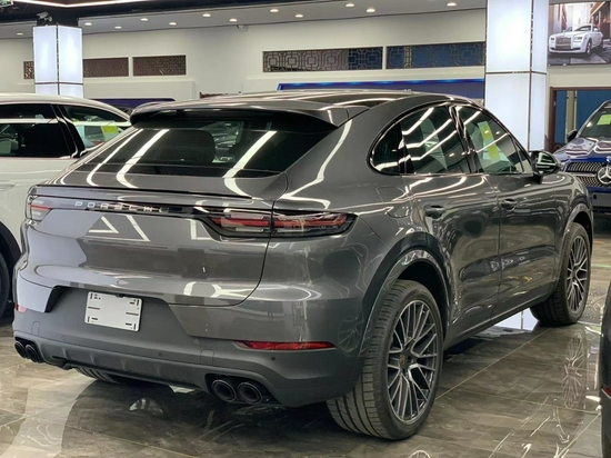 豪华汽车品牌suv,保时捷可以说是引领者,保时捷正是靠着其出色的跑车