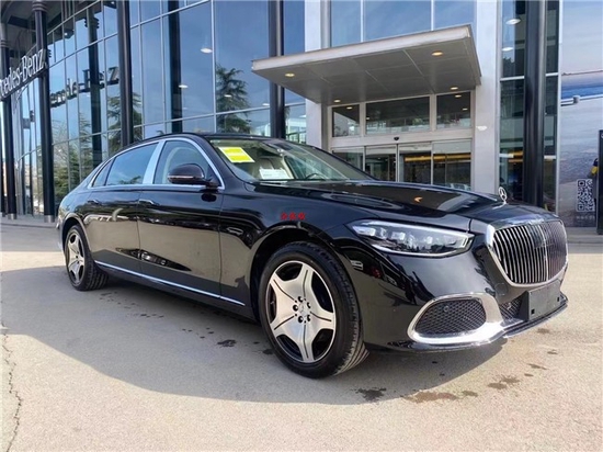 2022款奔驰迈巴赫S480 内装悬浮大屏