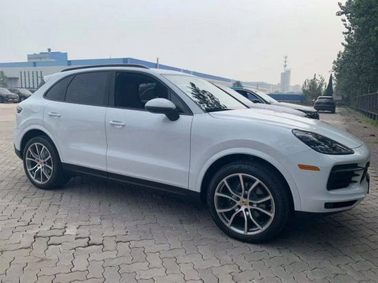 2021款保时捷卡宴现车降8万起优惠多多