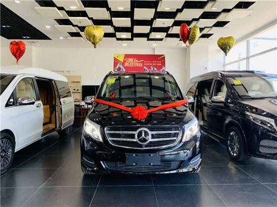 奔驰V260L尊贵加长黑武士帅气人生选择