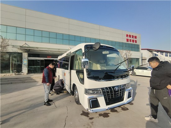 丰田考斯特10座价格座椅比大沙发舒服