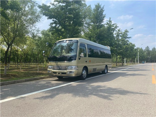 丰田考斯特15座价格内含木质地板