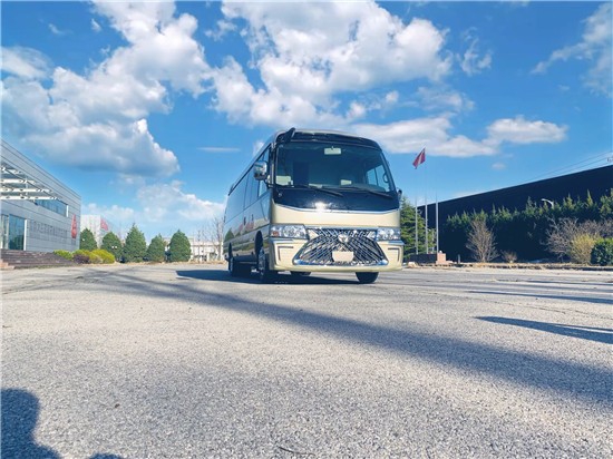 丰田考斯特11座价格定制配置高贵米黄金