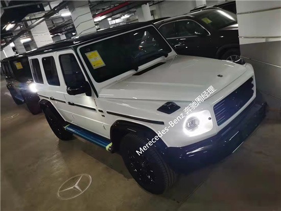 奔驰G500白色熊猫版加尊贵内饰价格