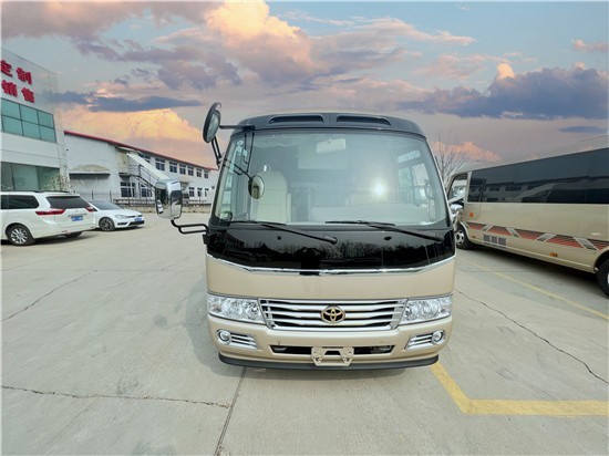 丰田考斯特17座价格橙色的暖光放松感觉