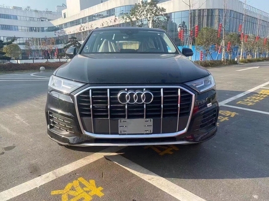 2022款奥迪Q7现车港口特价53万优惠出售