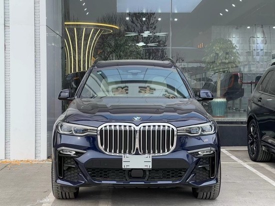 平行进口2022款宝马X7现车价格优惠90万