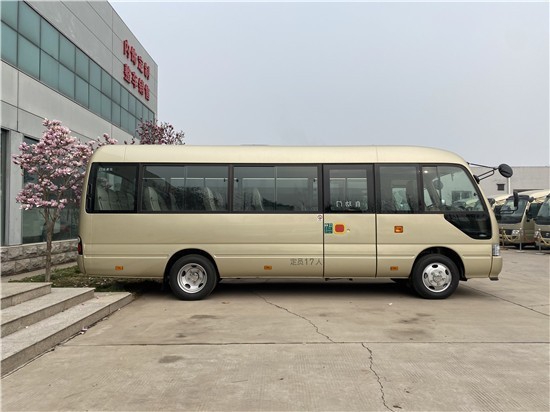 丰田考斯特15座报价  车内空间宽敞