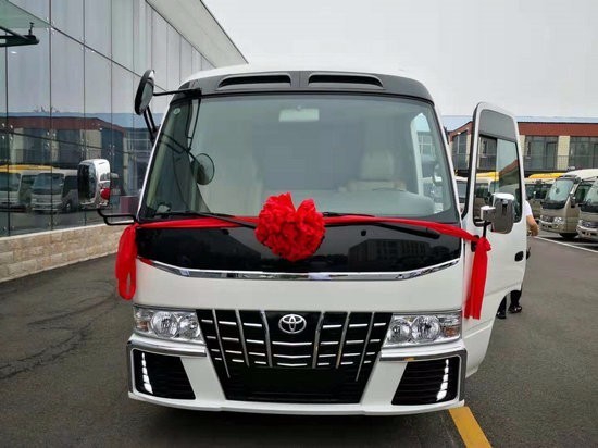 丰田考斯特10座最新价格变动 豪华内饰