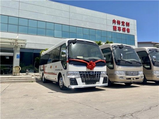 丰田考斯特11座报价新款蒙娜丽莎版高贵