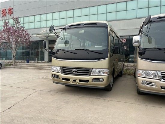 丰田考斯特17座价格接待车舒适又高档