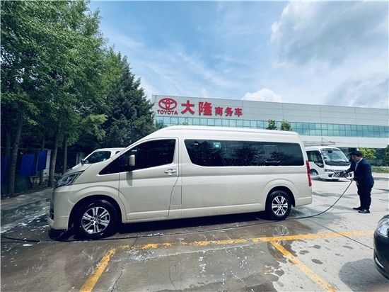 2022款丰田海狮9座价格表 宽敞空间