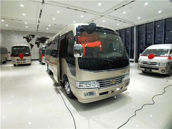 丰田考斯特9座11座报价外观低调内饰豪华