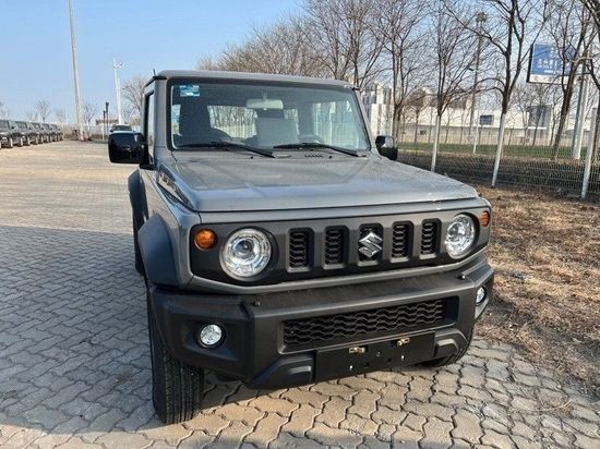 2022款铃木吉姆尼现车29万起售颜色可选