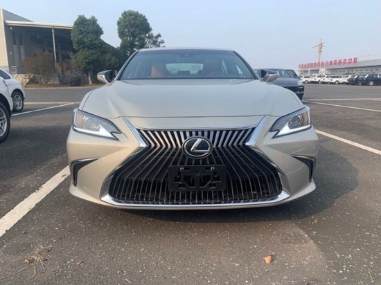2022款雷克萨斯ES250进口四驱轿车38万