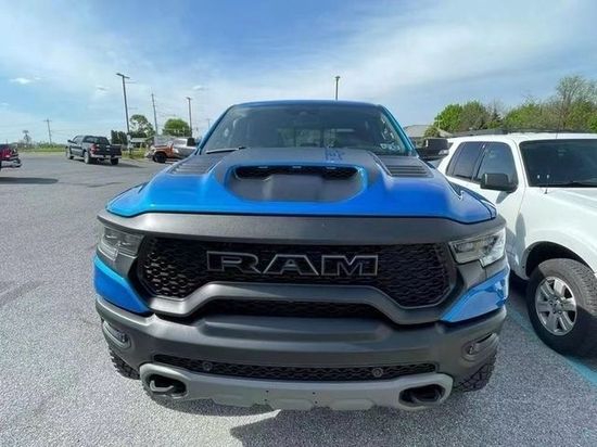 2022款道奇霸王龙蓝色 整条街就亮的仔儿