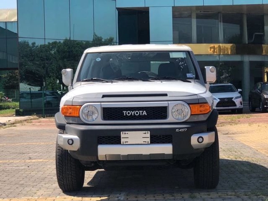 22款丰田FJ酷路泽国六现车港口预售58万