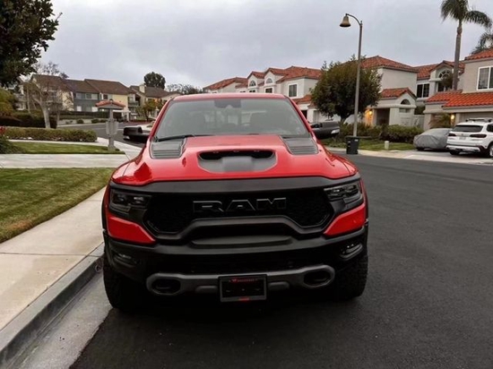 2022款道奇霸王龙美版火焰红130万起售