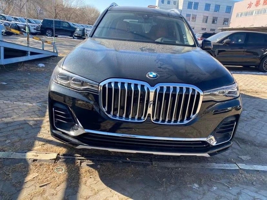 2022款宝马X7现车跌破90万平行进口