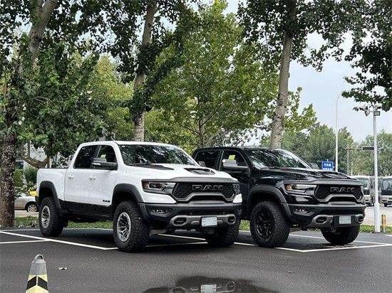 2022款道奇霸王龙豪华一级包预定108万