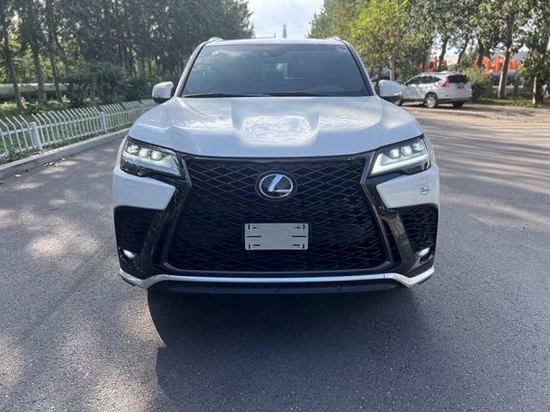 2022款雷克萨斯LX600运动七座白红230万