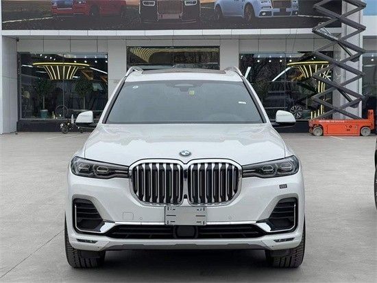 2022款宝马X7七座进口现车86万起价格低