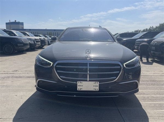 2022款奔驰S500四驱长轴 黑车棕内优惠中