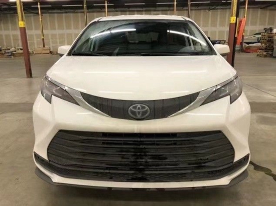 22款丰田塞纳2.5油电混动四驱天津出售