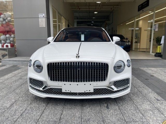 2022款宾利飞驰混动2.9T现车240万含税