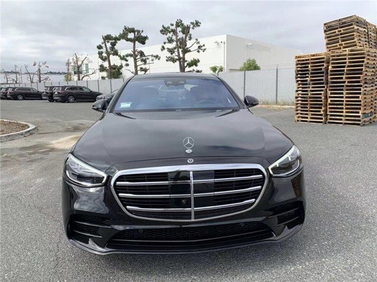 2022款奔驰S500四驱长轴版优惠120万起