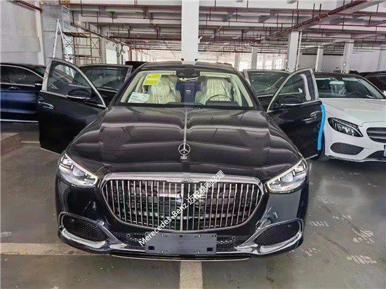 2023款迈巴赫S580黑棕 北京现车报价