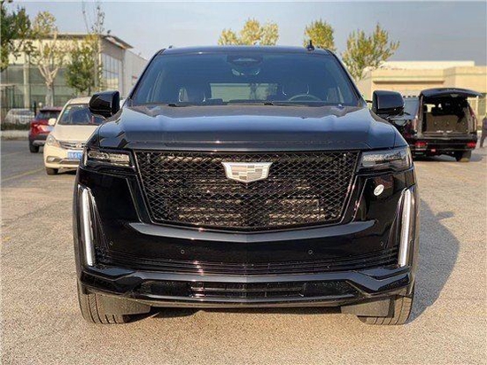 2022款凯迪拉克凯雷德大尺寸硬汉豪车
