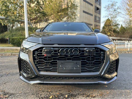 2022款奥迪RSQ8顶配4.0 港口现车随时提