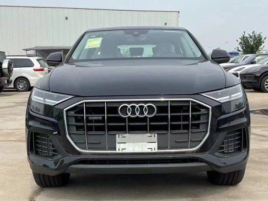 22款奥迪Q8天津港裸车直降64万提车价