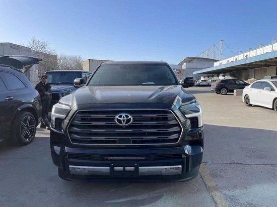 2023款丰田红杉大降价 现车实拍90多万起